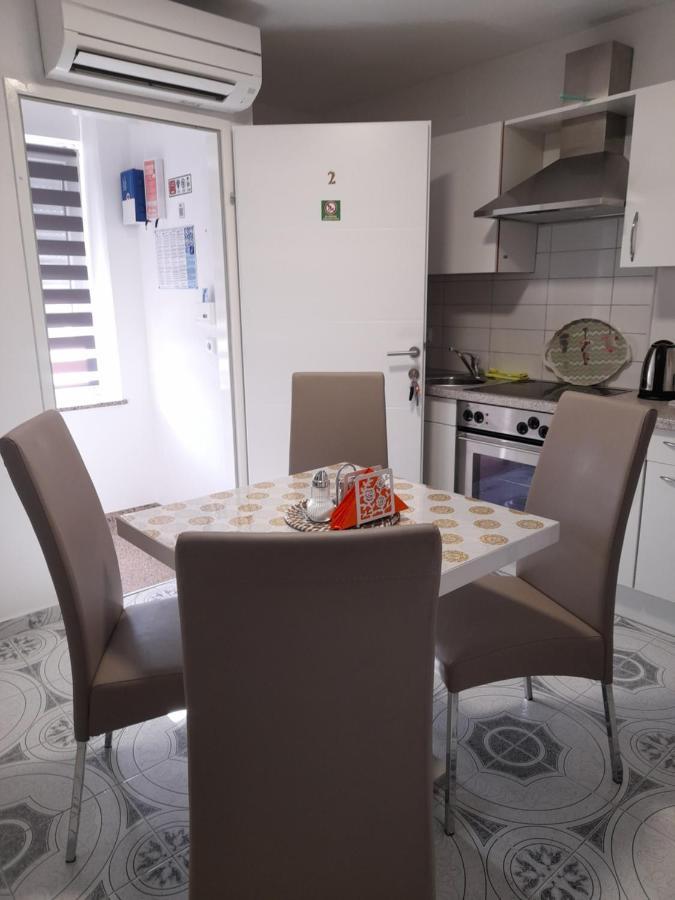 Apartments Donella Umag Exterior photo