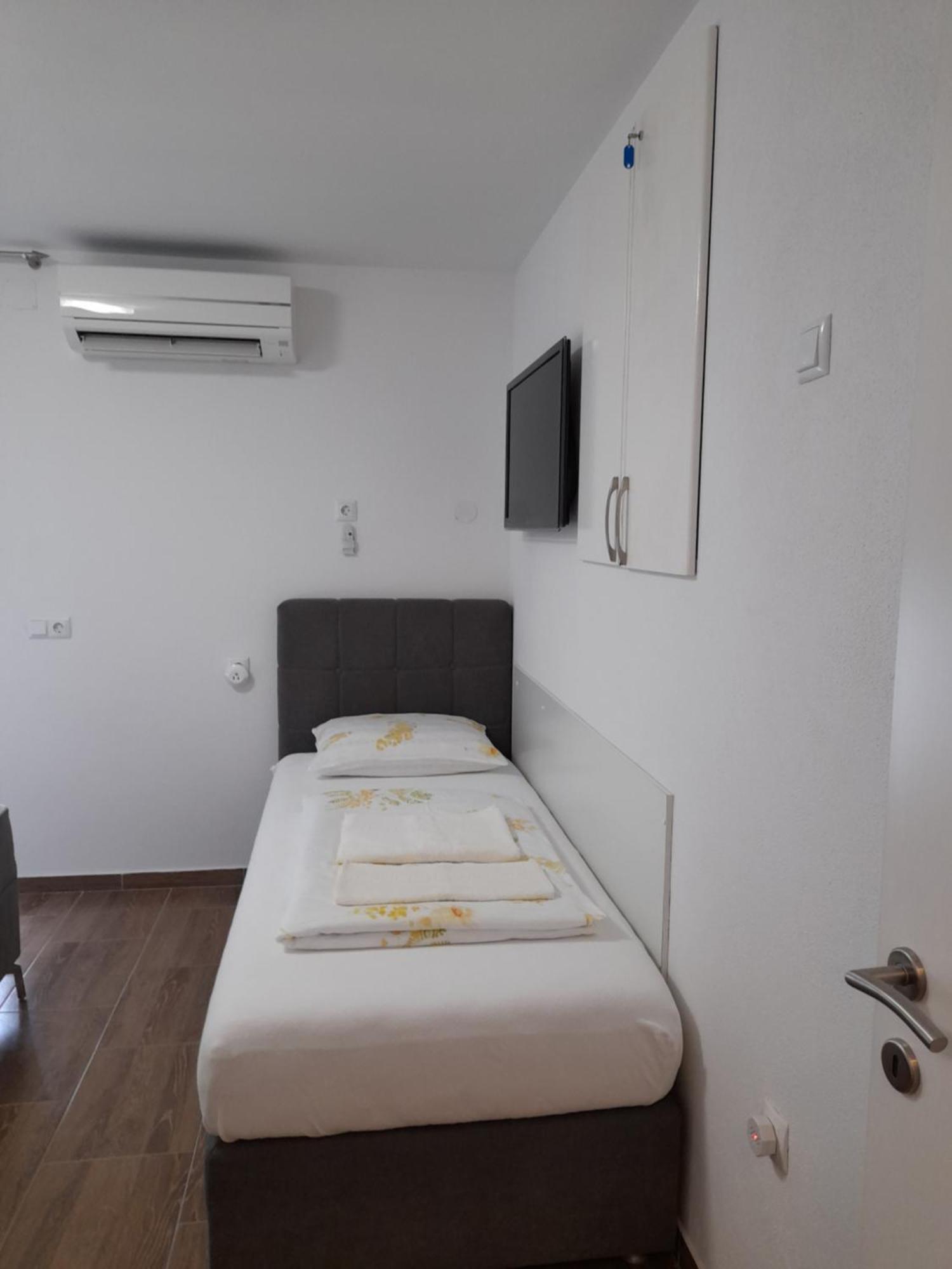 Apartments Donella Umag Exterior photo