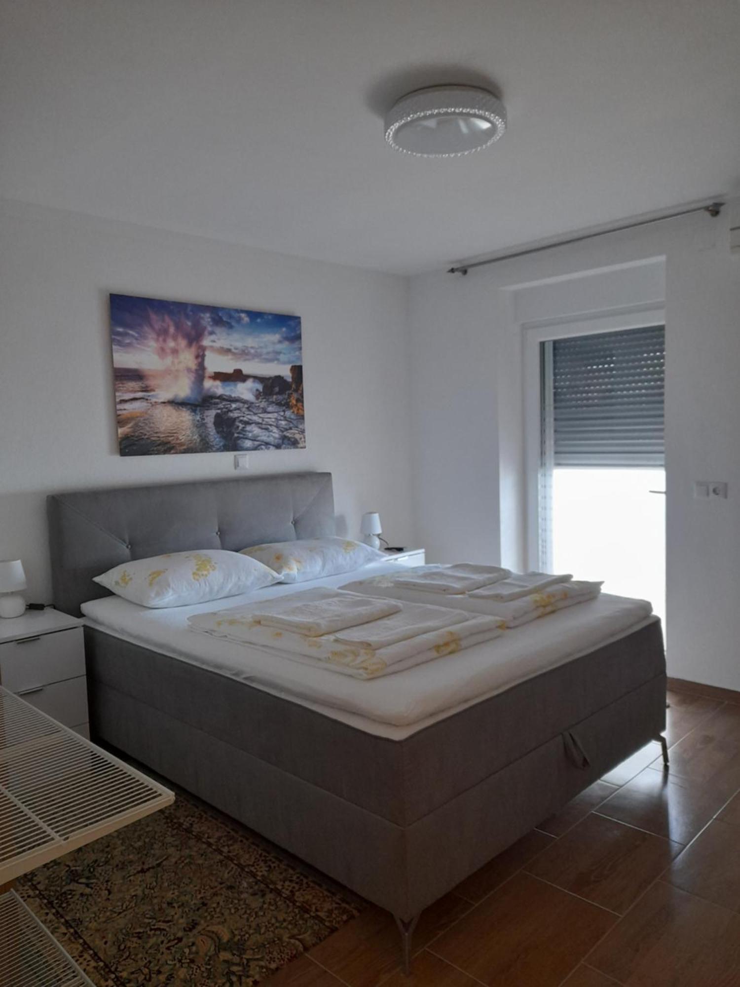 Apartments Donella Umag Exterior photo
